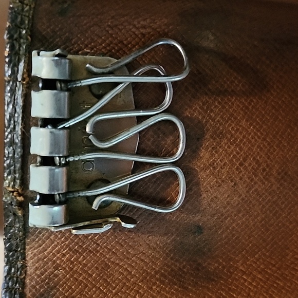 SOLD - Vintage Louis Vuitton 4 Keys Holder - Picture 10 of 10